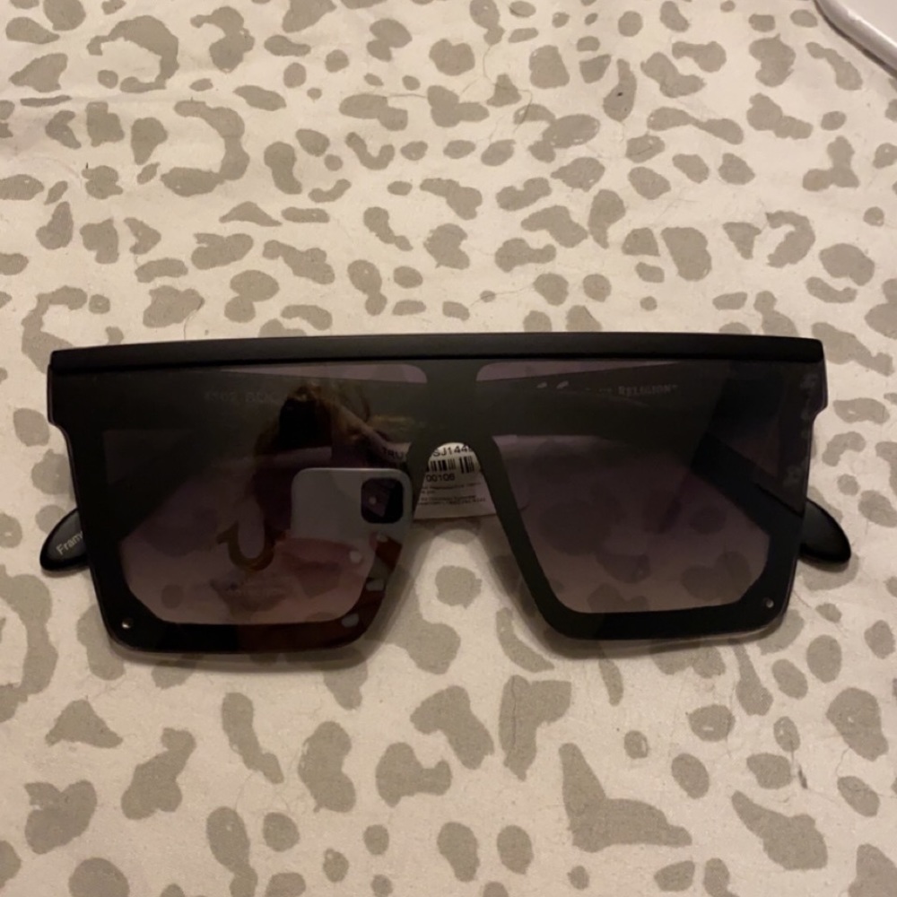 suglasses